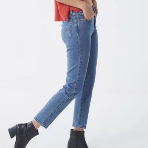 Levi’s Urban Outfitters Wedgie tapered jeans 28